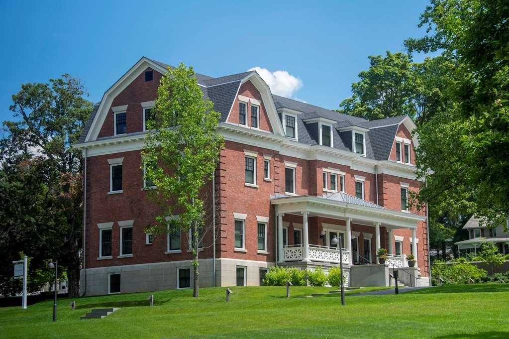 Inns Of Aurora Resort & Spa Exterior photo
